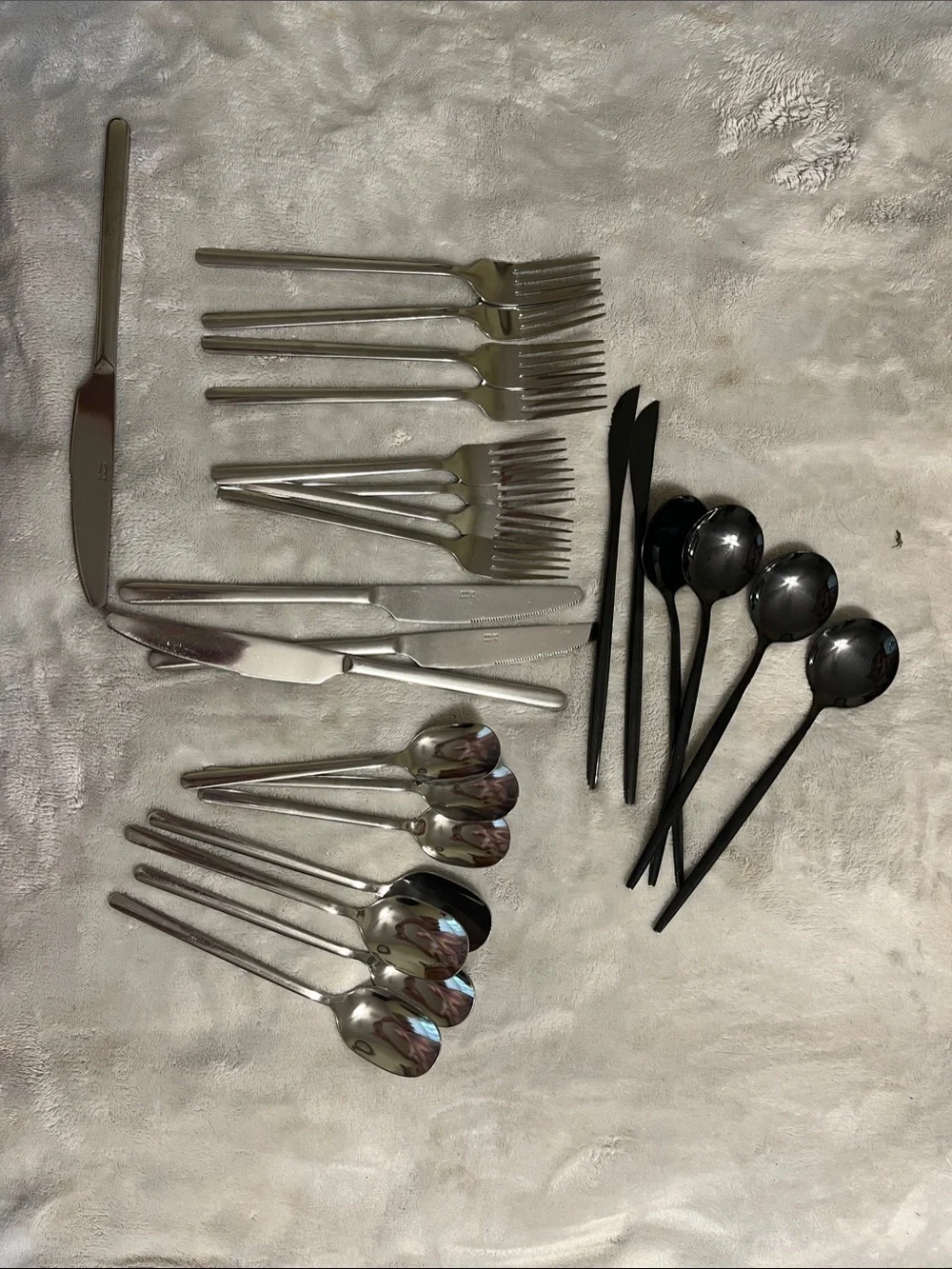 Stainless Steel & Matte Black Flatware Set - Mixed Pieces